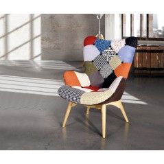 Poltrona Colorata a pezze con braccioli seduta e schienale con imbottitura struttura in legno art769
